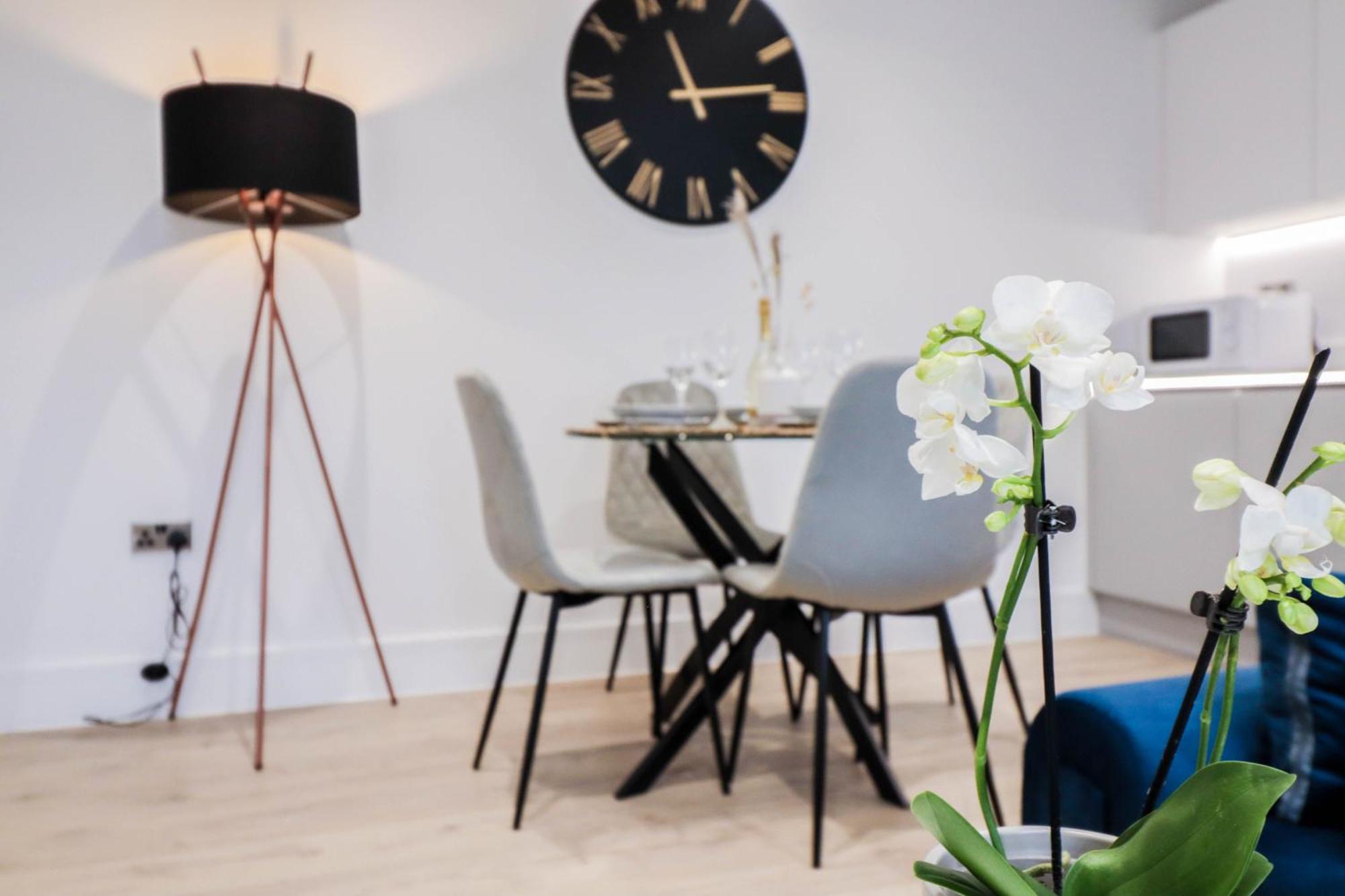 Modern 1-Bed Apartment In Buckinghamshire With Free Wifi, Parking & Garden High Wycombe Exterior photo