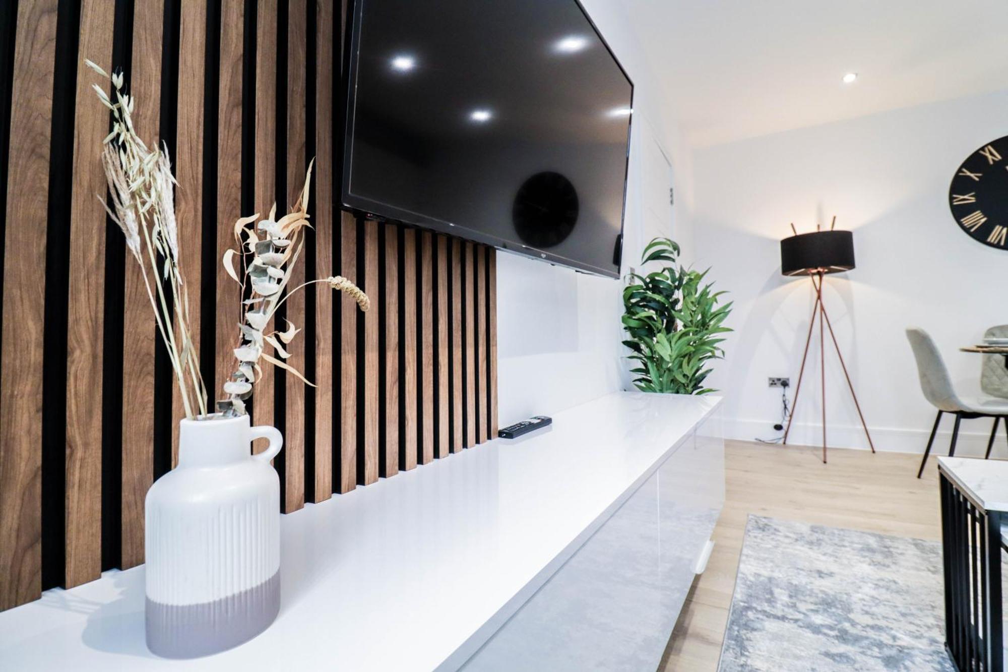 Modern 1-Bed Apartment In Buckinghamshire With Free Wifi, Parking & Garden High Wycombe Exterior photo
