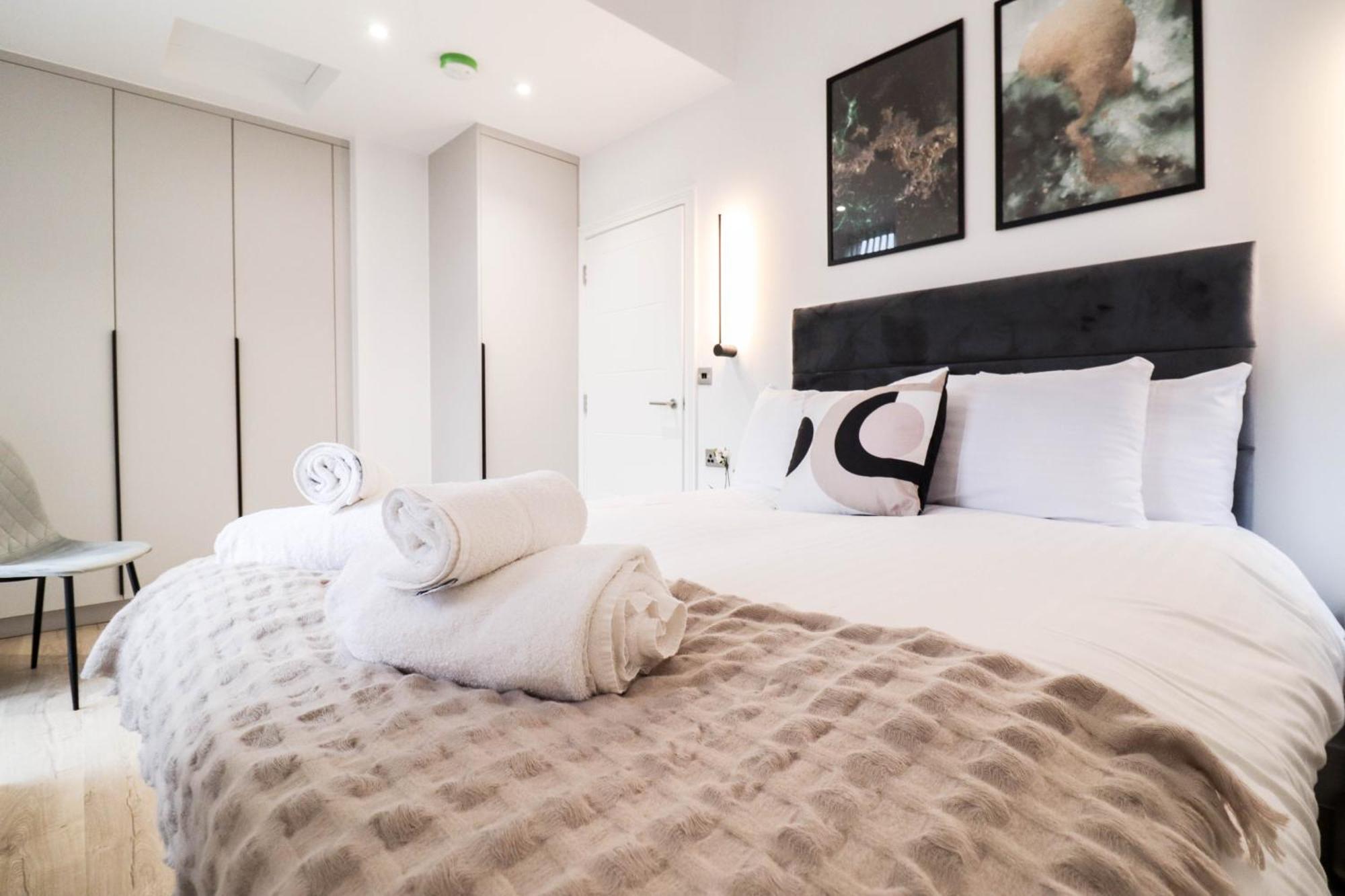 Modern 1-Bed Apartment In Buckinghamshire With Free Wifi, Parking & Garden High Wycombe Exterior photo