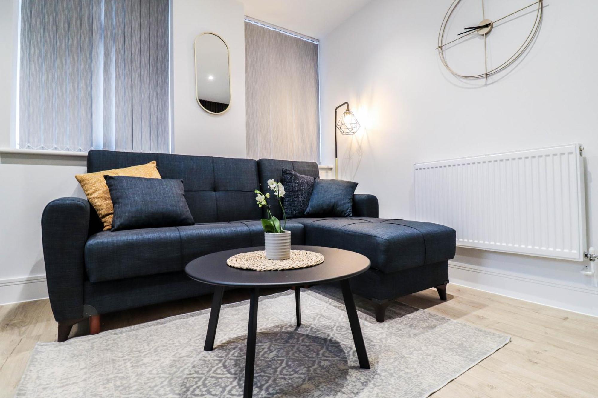 Modern 1-Bed Apartment In Buckinghamshire With Free Wifi, Parking & Garden High Wycombe Exterior photo