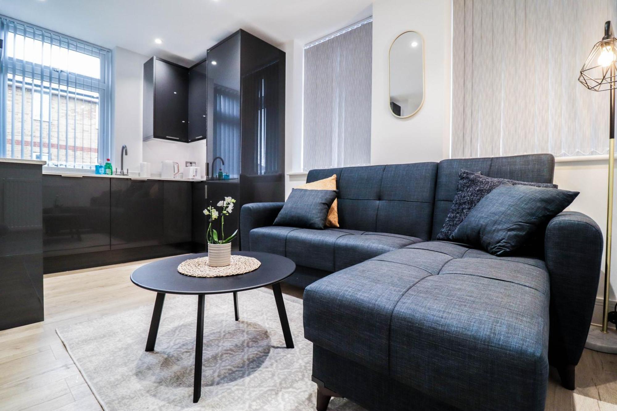 Modern 1-Bed Apartment In Buckinghamshire With Free Wifi, Parking & Garden High Wycombe Exterior photo