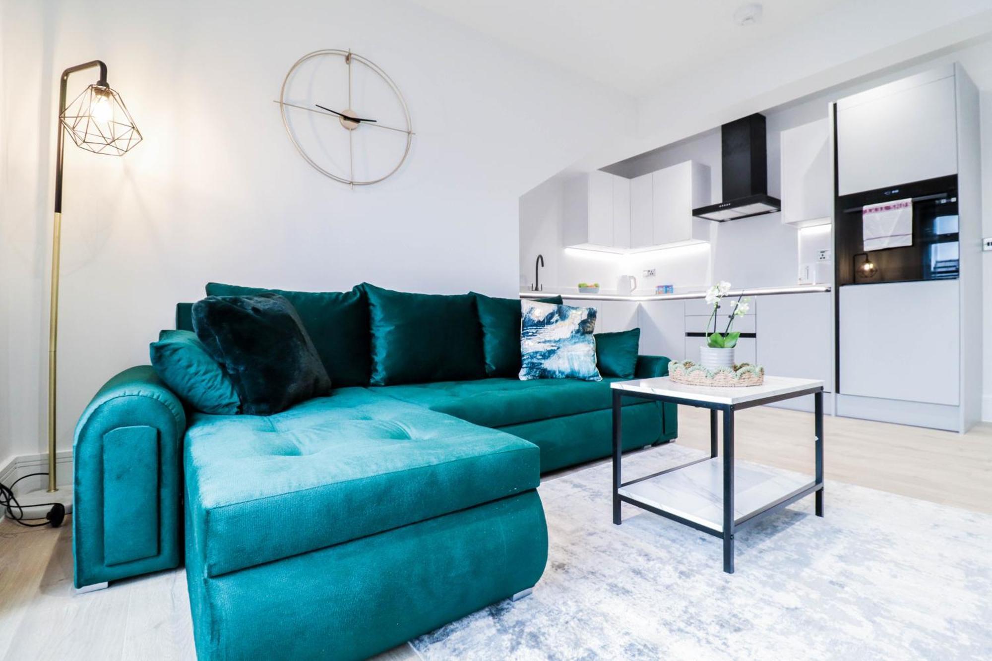 Modern 1-Bed Apartment In Buckinghamshire With Free Wifi, Parking & Garden High Wycombe Exterior photo