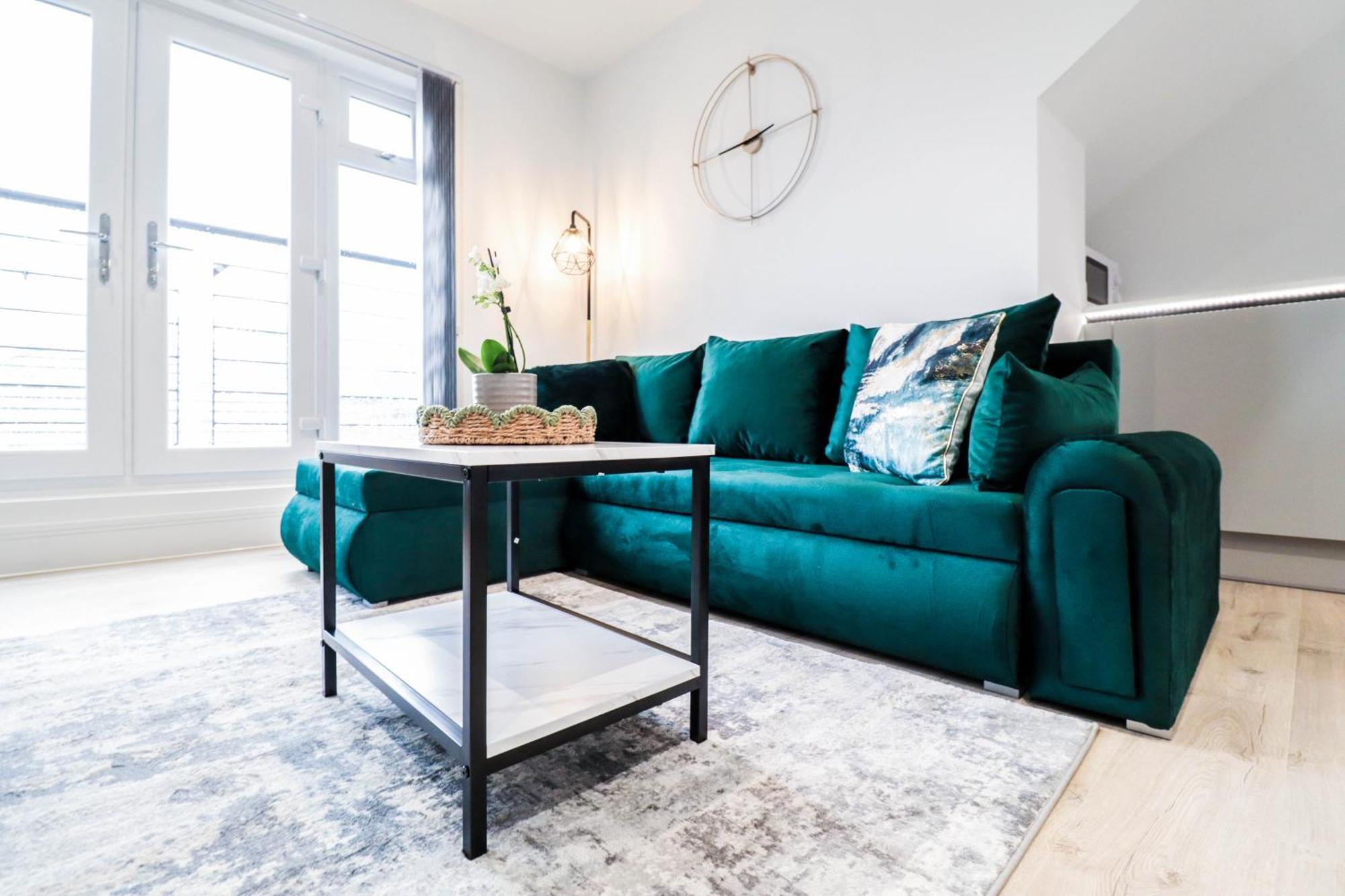 Modern 1-Bed Apartment In Buckinghamshire With Free Wifi, Parking & Garden High Wycombe Exterior photo