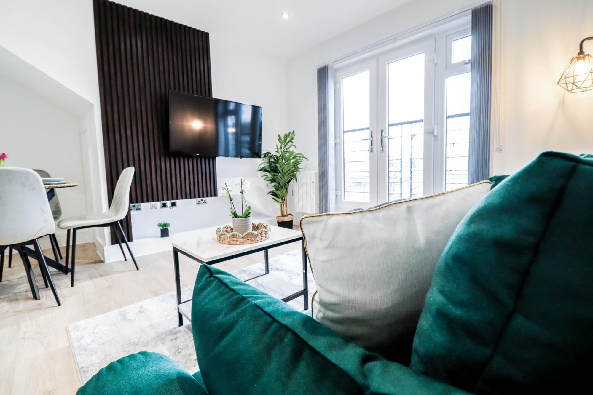 Modern 1-Bed Apartment In Buckinghamshire With Free Wifi, Parking & Garden High Wycombe Exterior photo