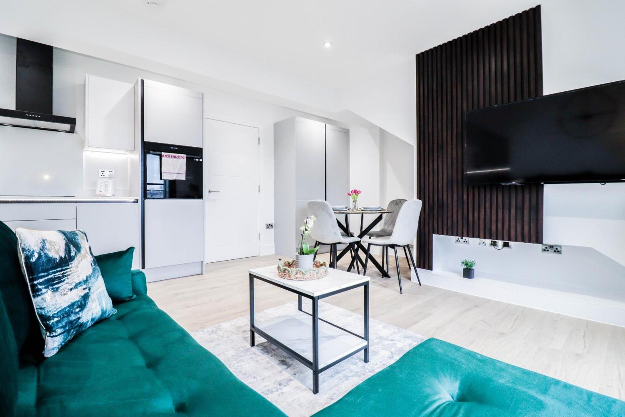 Modern 1-Bed Apartment In Buckinghamshire With Free Wifi, Parking & Garden High Wycombe Exterior photo