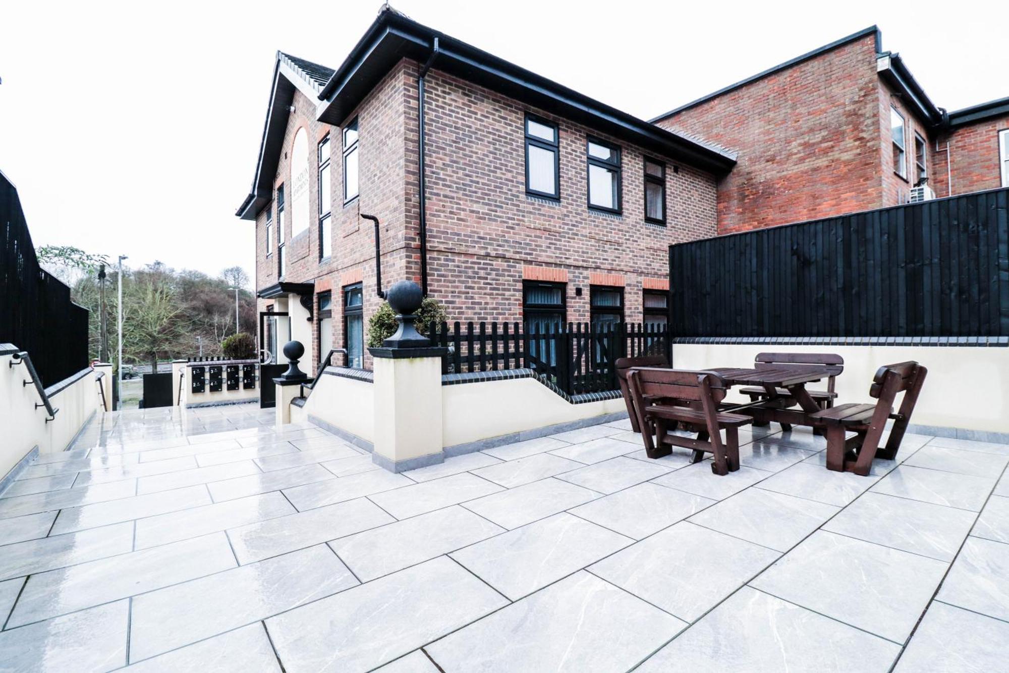 Modern 1-Bed Apartment In Buckinghamshire With Free Wifi, Parking & Garden High Wycombe Exterior photo